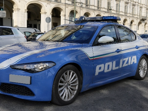 Zonder rijbewijs op de vlucht in gestolen auto van Nederlands gezin